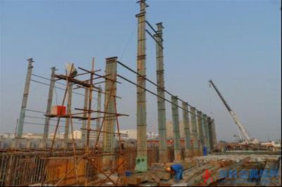 中国一冶:承建的安徽霍邱1号焦炉轻钢结构大棚正式安装