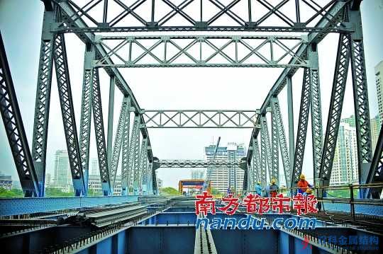广州海珠桥南段钢结构开始复位
