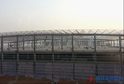 中国二冶：三公司顺利完成甘肃新华书店物流园厂房网架工程