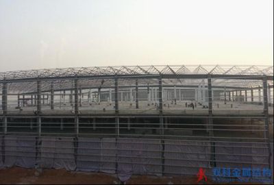 中国二冶:三公司顺利完成甘肃新华书店物流园厂房网架工程